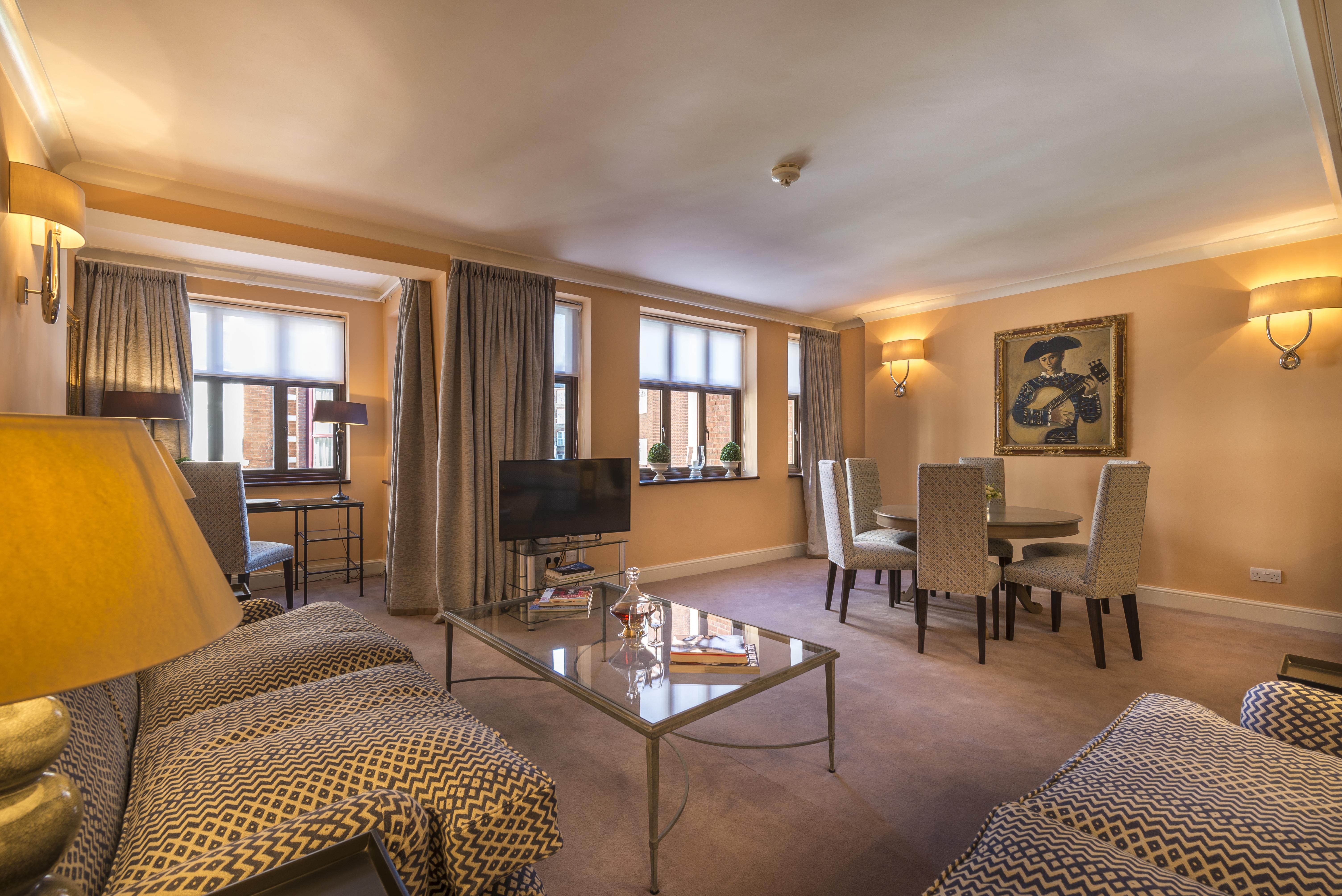 The Capital Hotel, Apartments & Townhouse London Kültér fotó A suite at the hotel