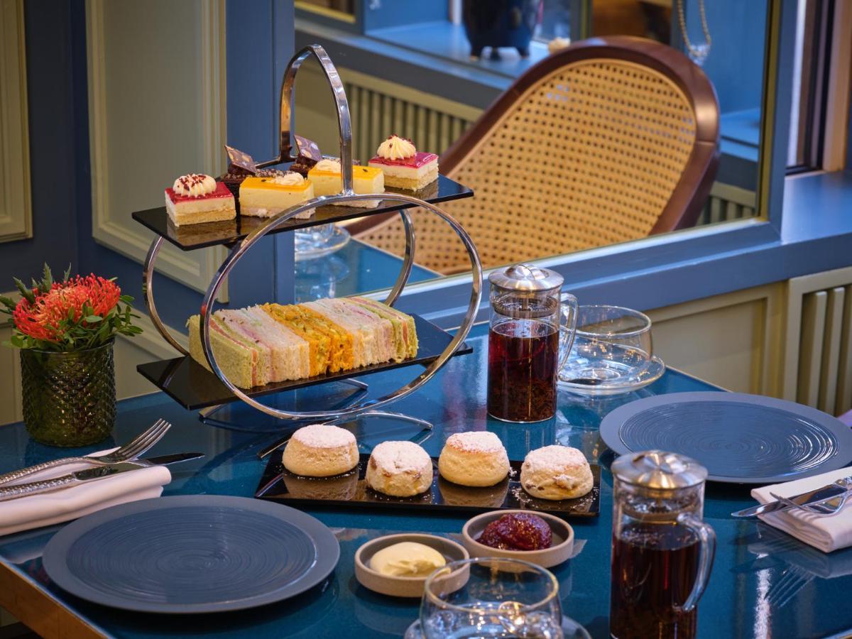 The Capital Hotel, Apartments & Townhouse London Kültér fotó Afternoon tea at the InterContinental Hotel, London, Park Lane