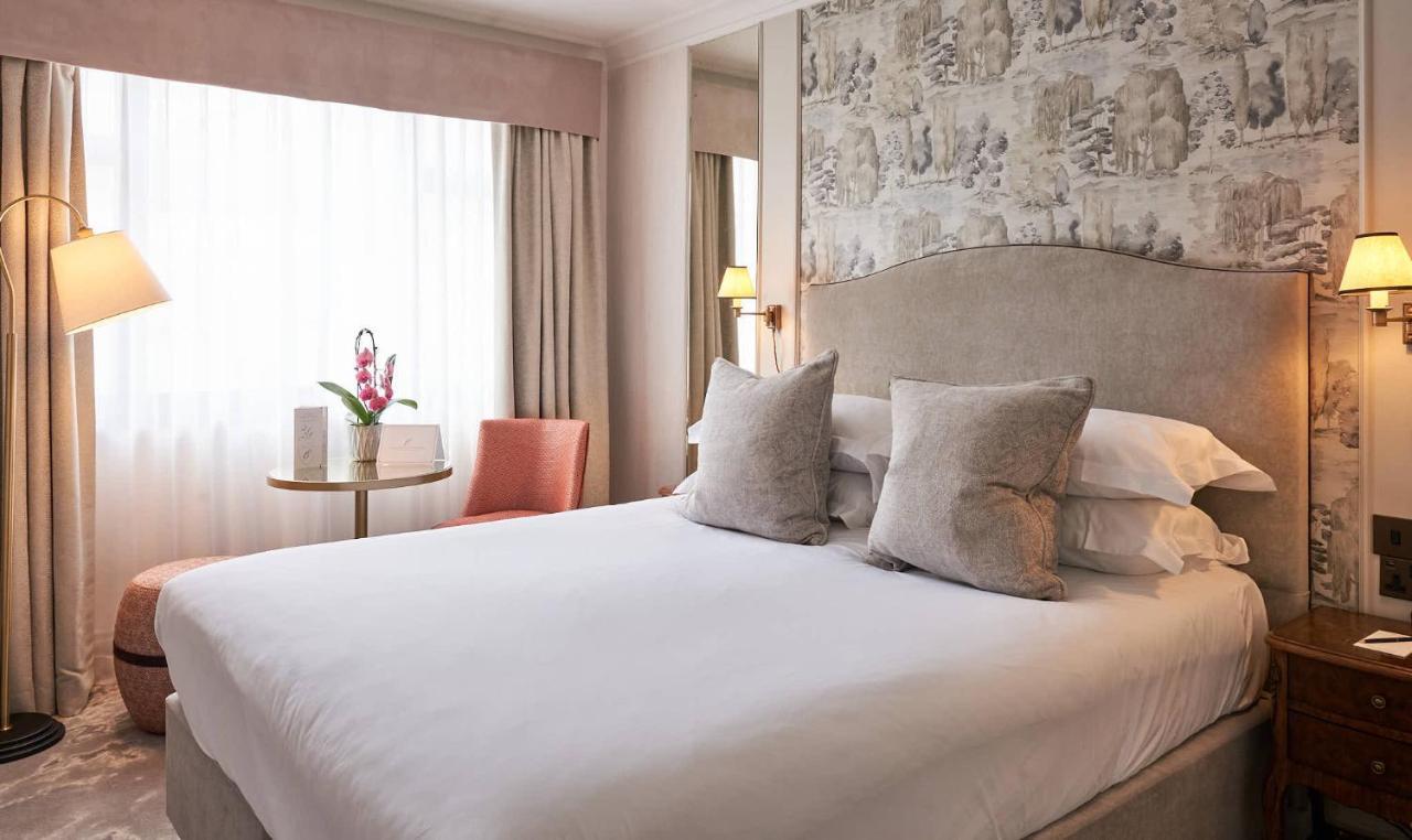 The Capital Hotel, Apartments & Townhouse London Kültér fotó A bedroom at the hotel