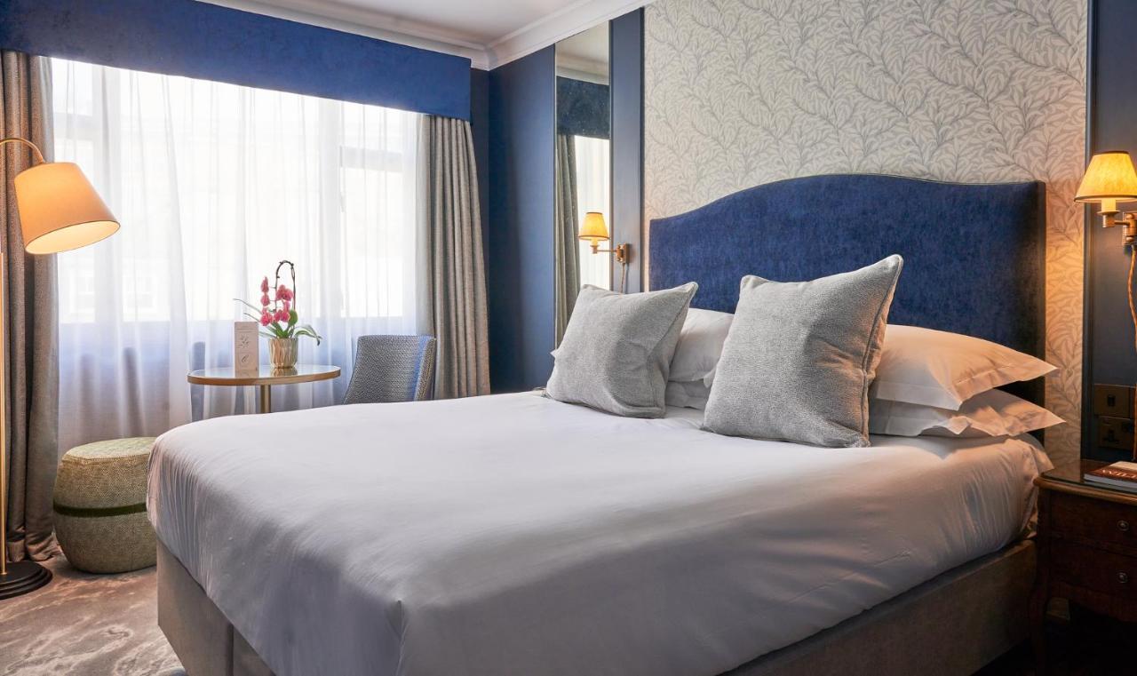 The Capital Hotel, Apartments & Townhouse London Kültér fotó A bedroom at the hotel