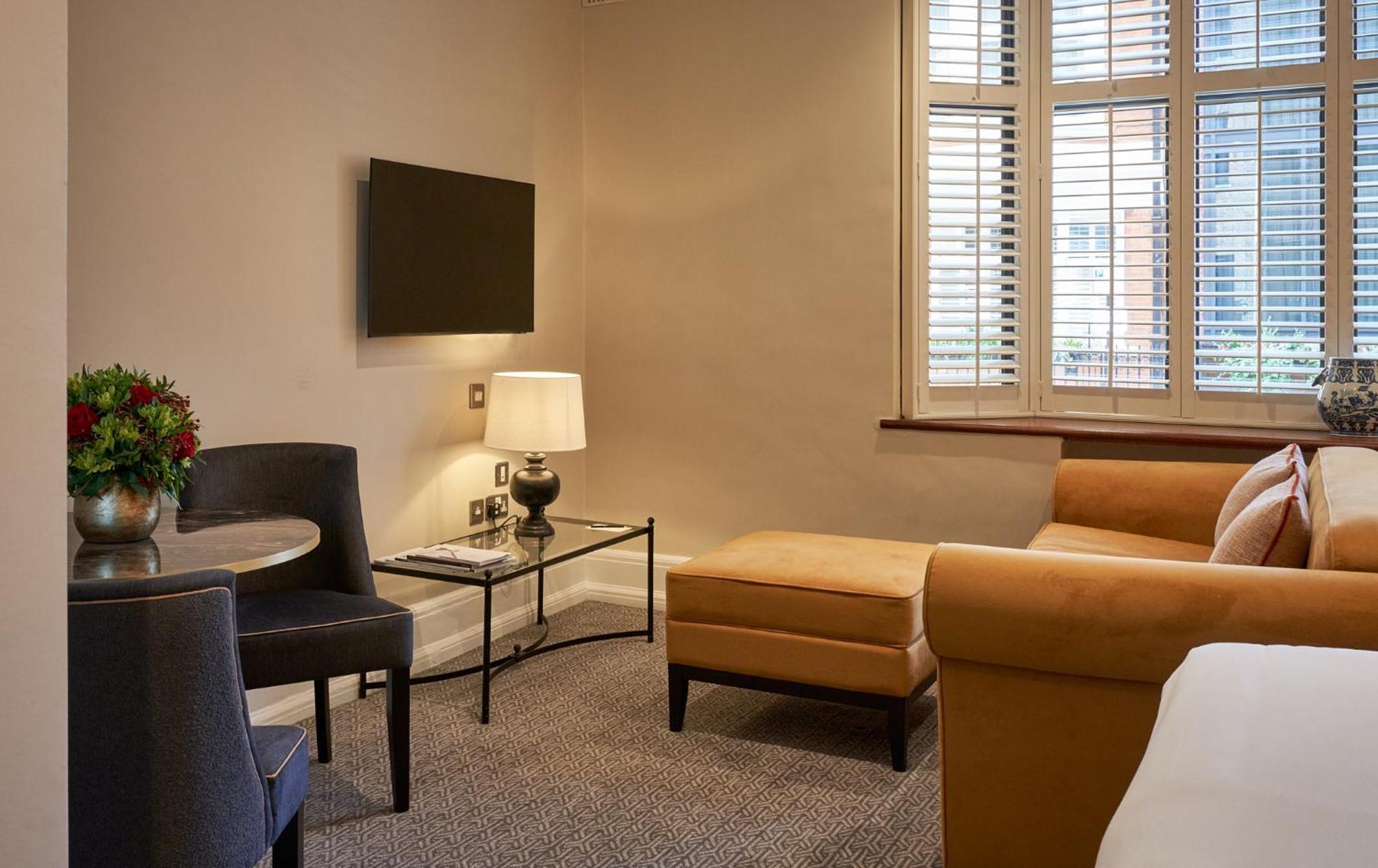 The Capital Hotel, Apartments & Townhouse London Kültér fotó A living room at the hotel