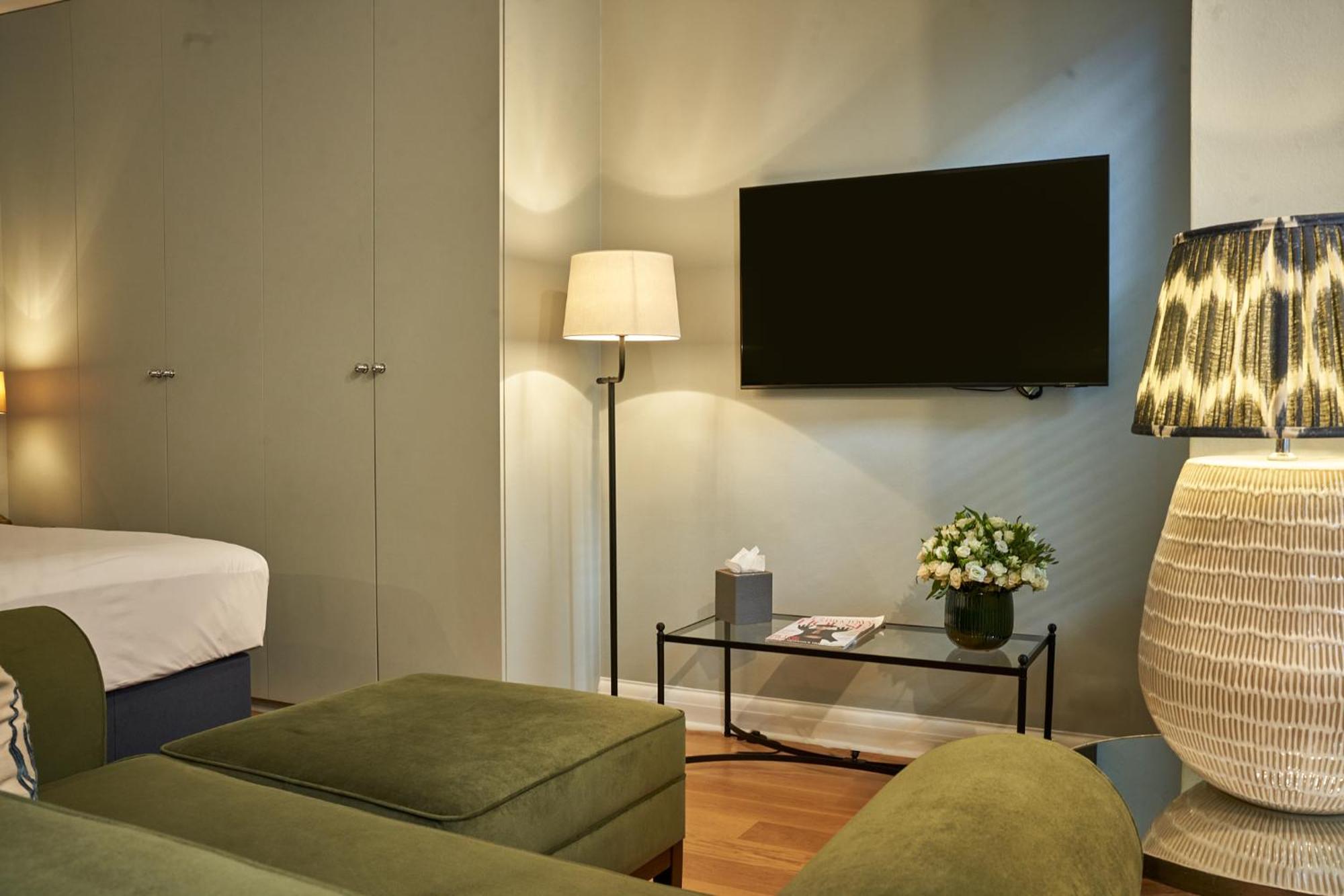 The Capital Hotel, Apartments & Townhouse London Kültér fotó A room at the hotel