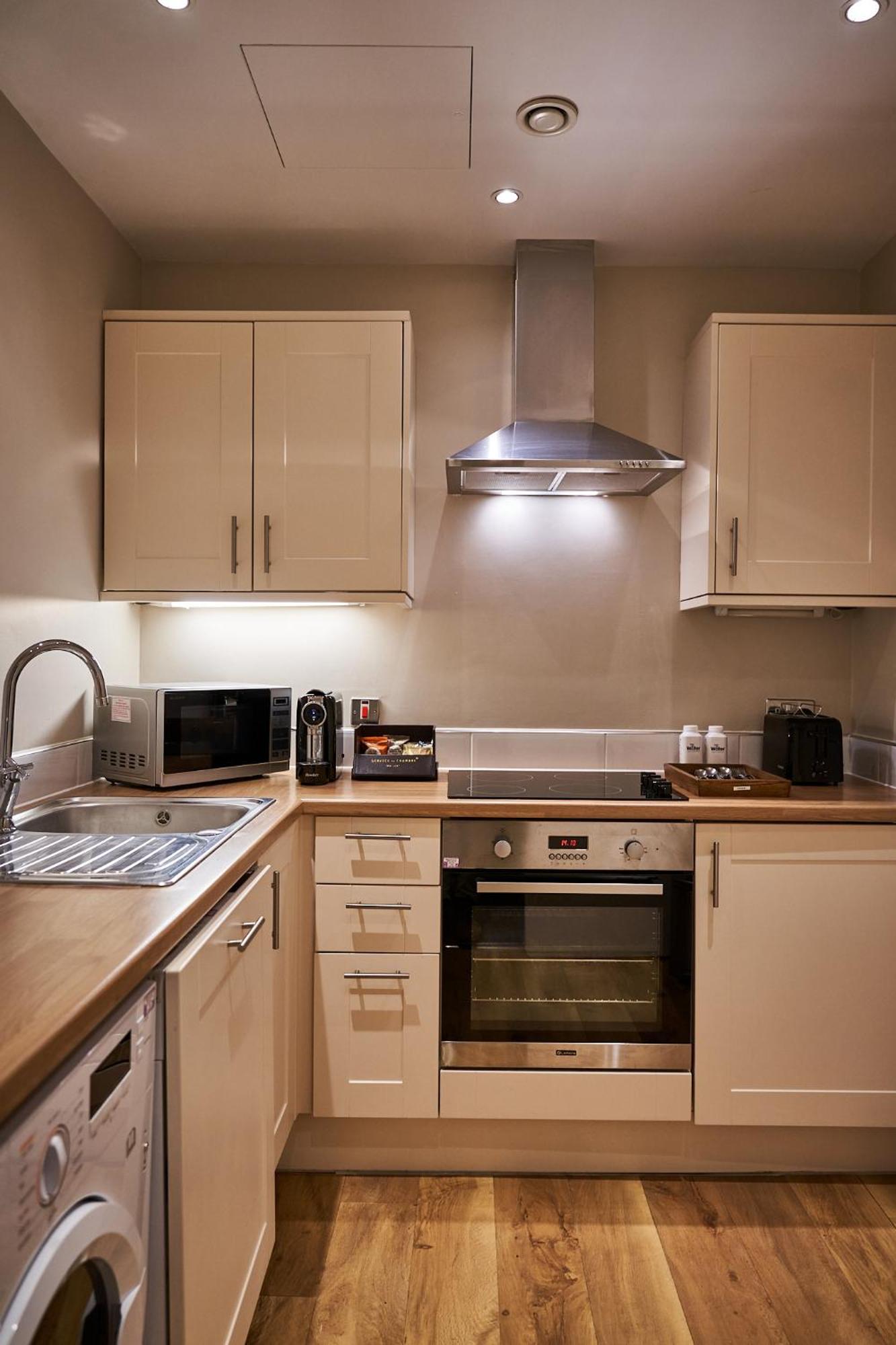 The Capital Hotel, Apartments & Townhouse London Kültér fotó A modern kitchen