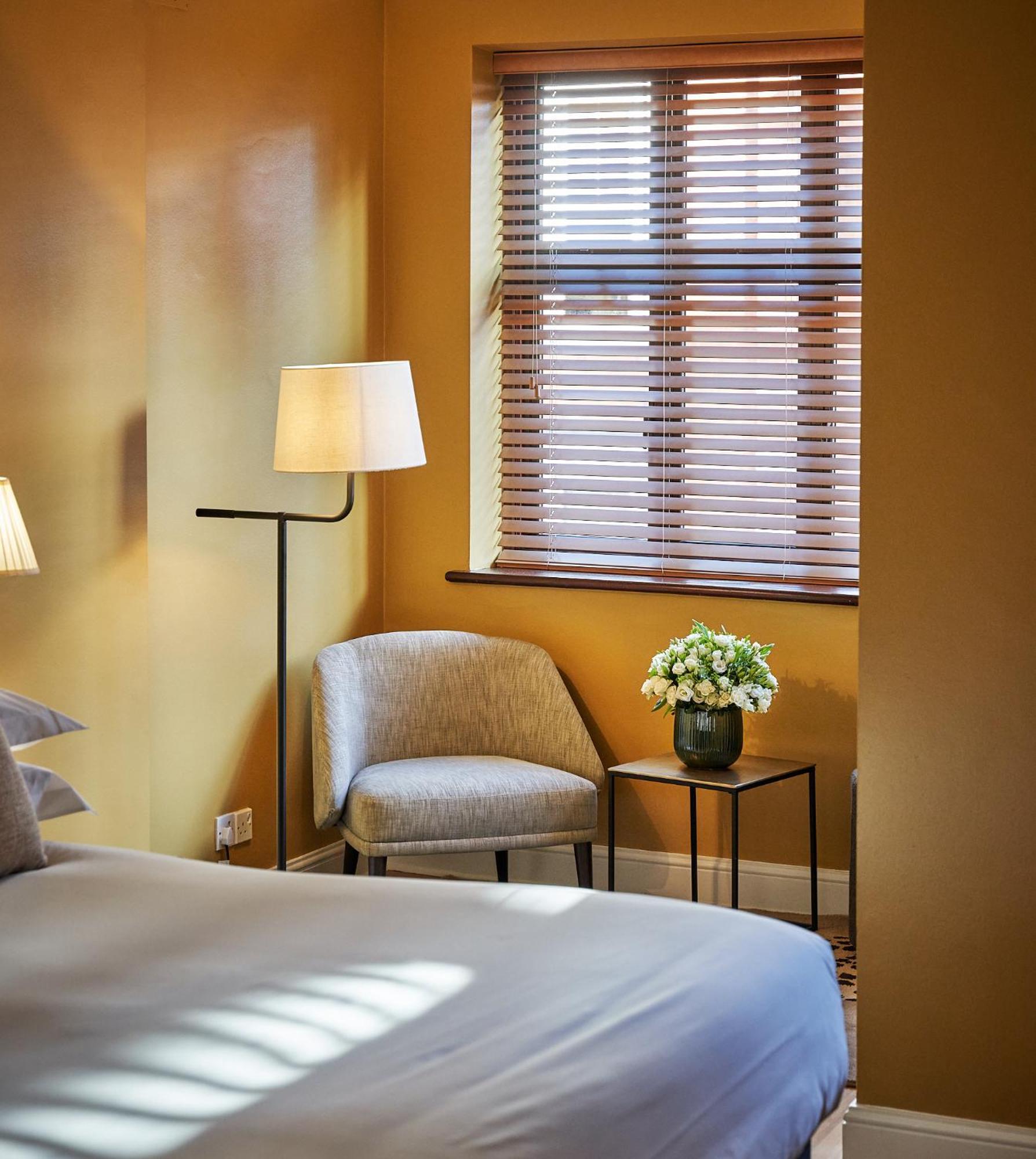 The Capital Hotel, Apartments & Townhouse London Kültér fotó A room at the hotel