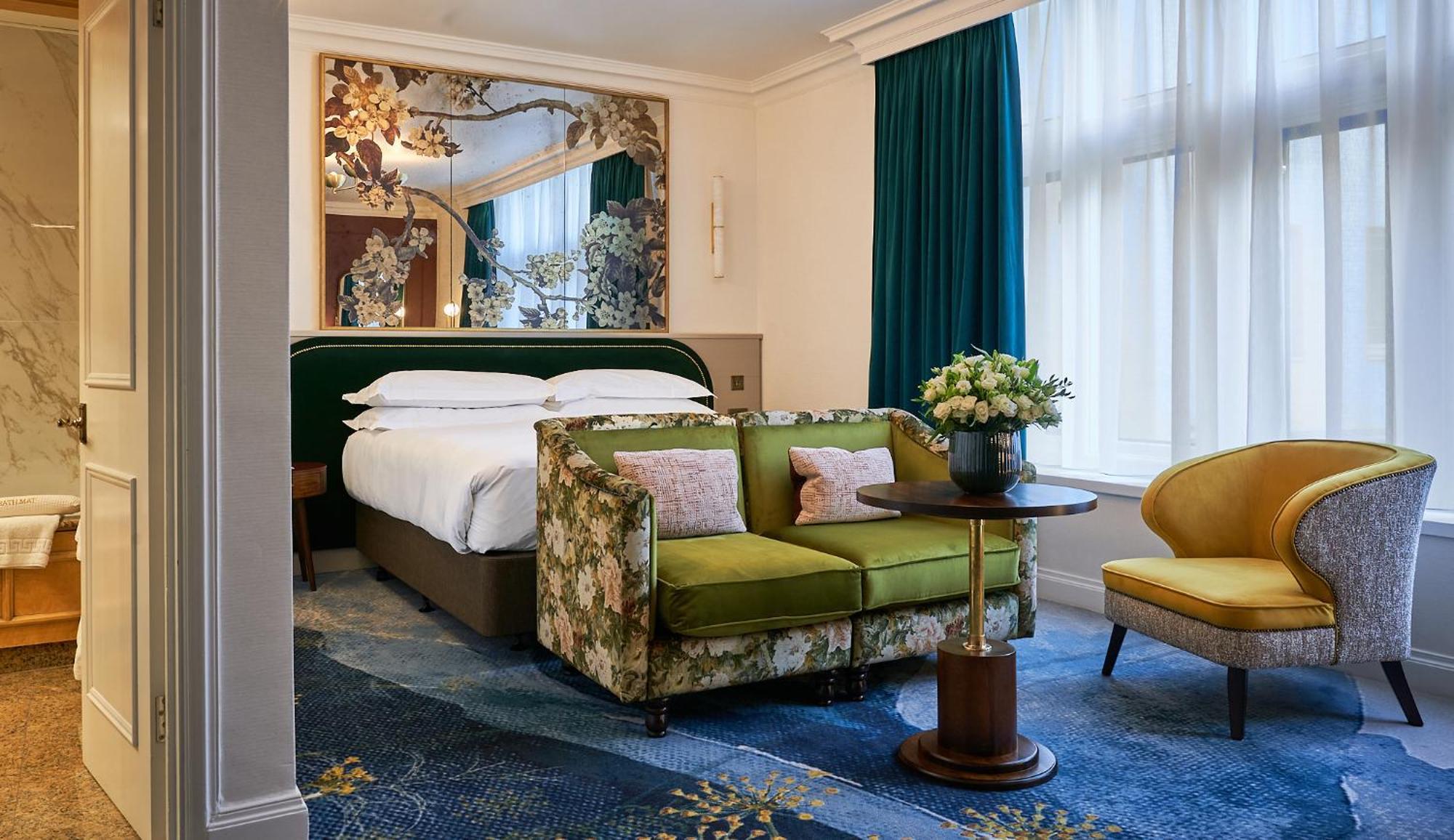 The Capital Hotel, Apartments & Townhouse London Kültér fotó A suite at The Ivy Collection