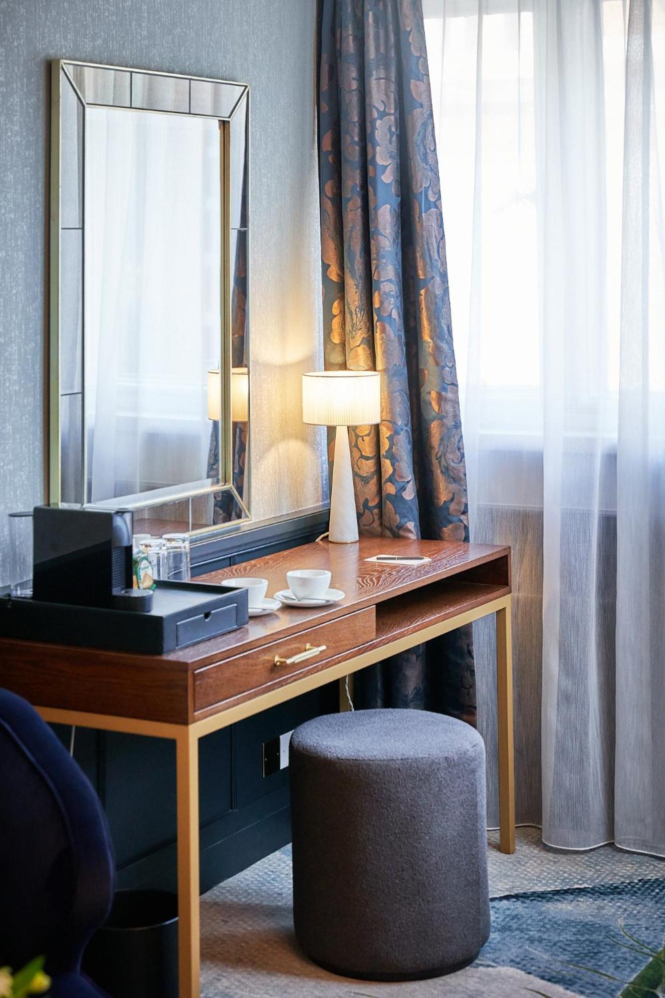 The Capital Hotel, Apartments & Townhouse London Kültér fotó A dressing table